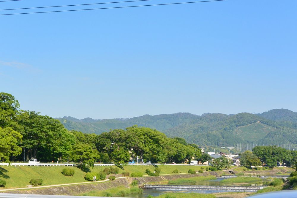 賀茂川から北方向をのぞむ（2015.05.12 07:49）